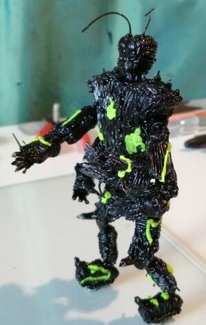 Yellowsplatters figurine by Momo 2.jpg