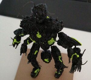 Yellowsplatters figurine by Momo 5.jpg